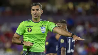image: 2021-concacaf-gold-cup_referee_edga8300