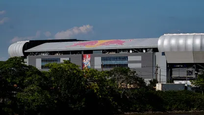 image: cln-redbullarena-080316