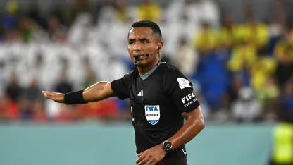 image: arbitro-ivan-barton-slv-wc2022