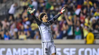 image: guillermo-ochoa-phi