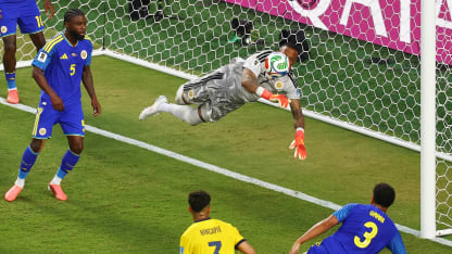image: Room’s 15 saves help Curaçao to first World Cup point