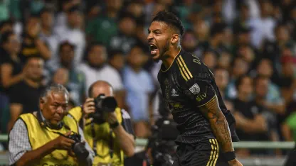 image: award-sccl-denis-bouanga