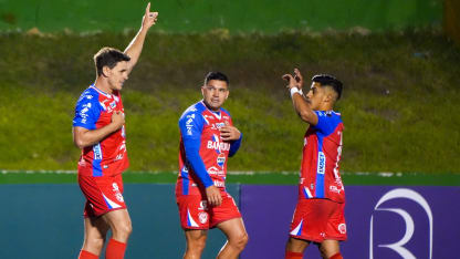 image: L.A. Firpo y Club Xelajú por un boleto a los Cuartos de Final en el Grupo A