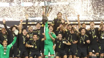image: Mexico lifts its 10th Concacaf Gold Cup