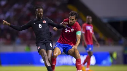 image: ismael-cone-vs-bryan-ruiz