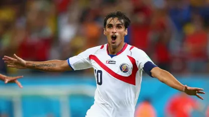 image: bryan-ruiz-vs-italia