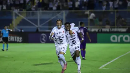 image: Parra sella la victoria de Alianza ante Antigua